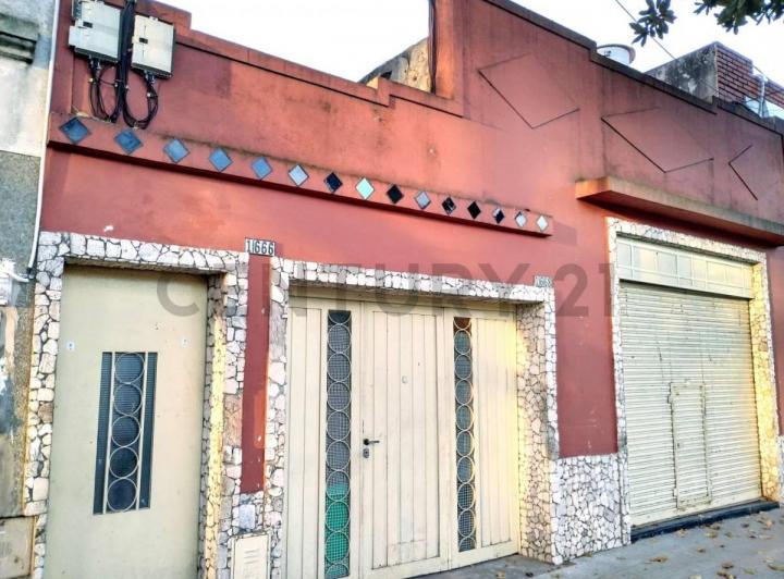 Casa · 351m² · 6 Ambientes · 1 Cochera