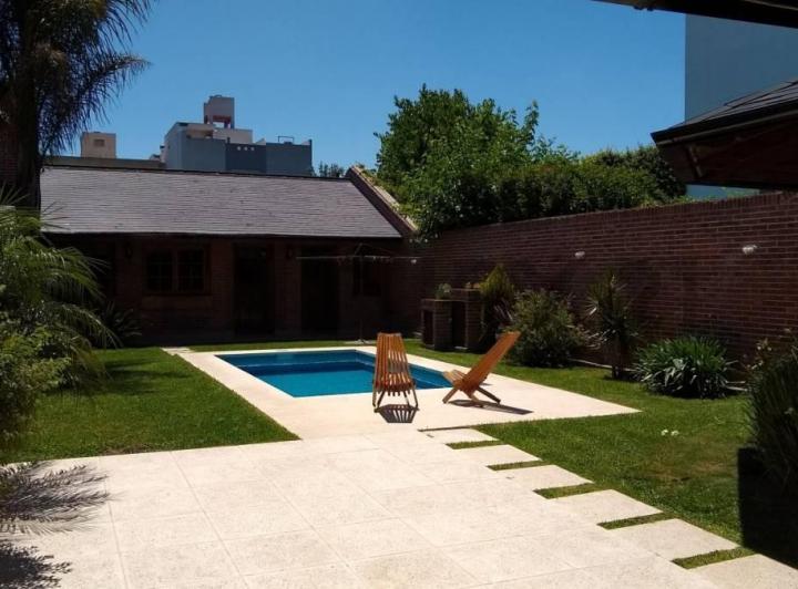 Casa · 250m² · 5 Ambientes · 1 Cochera