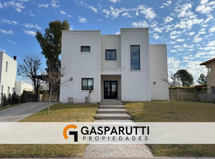 Casa · 180m² · 4 Ambientes · 2 Cocheras