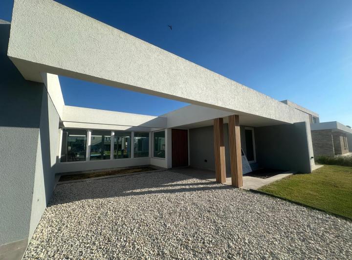 Casa · 173m² · 4 Ambientes · 2 Cocheras