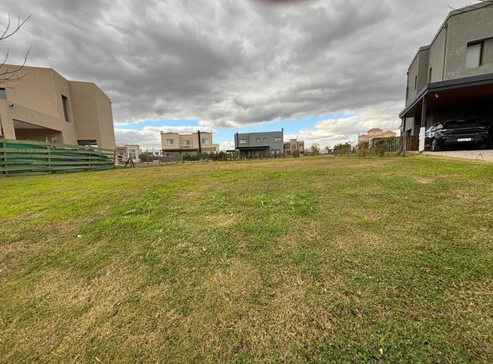 Terreno · 735m²