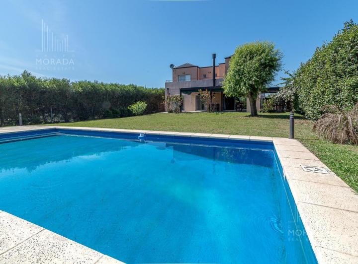 Casa · 160m² · 5 Ambientes · 3 Cocheras