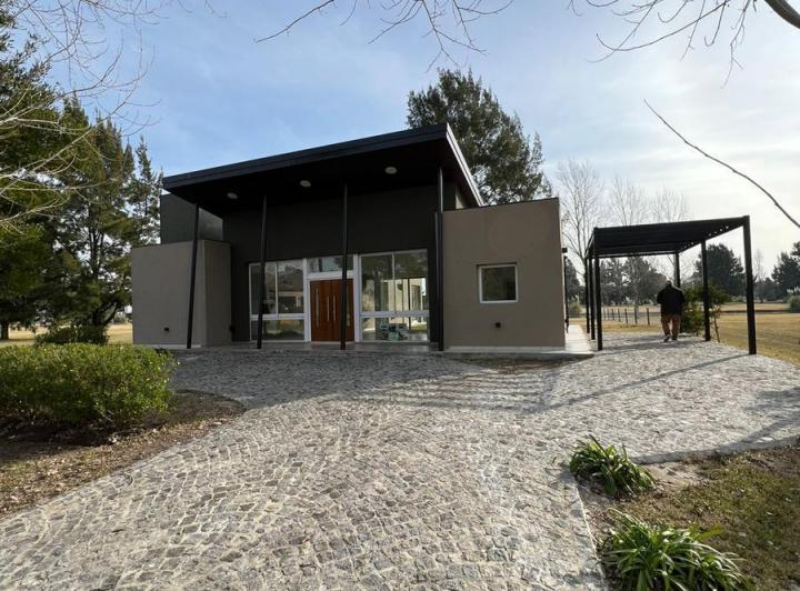 Casa · 140m² · 4 Ambientes · 1 Cochera