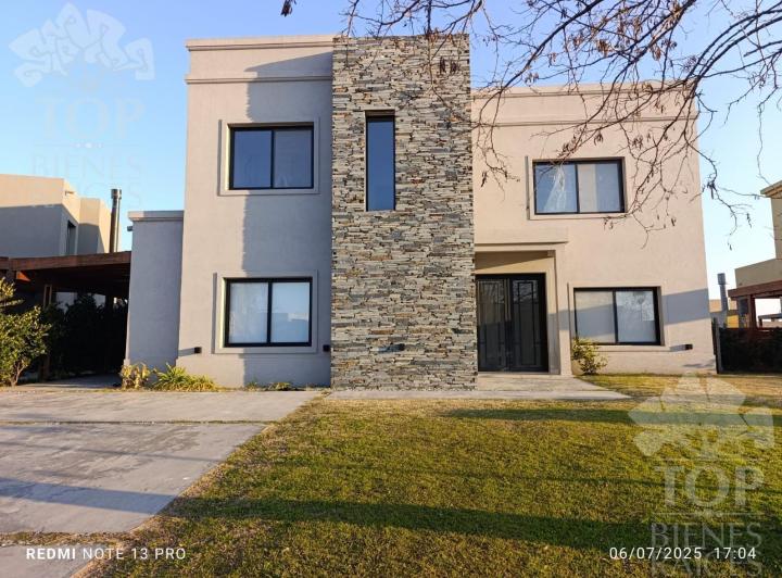 Casa · 167m² · 5 Ambientes · 1 Cochera