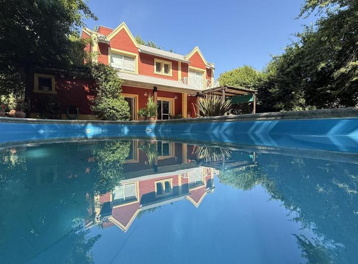 Casa · 195m² · 6 Ambientes · 1 Cochera
