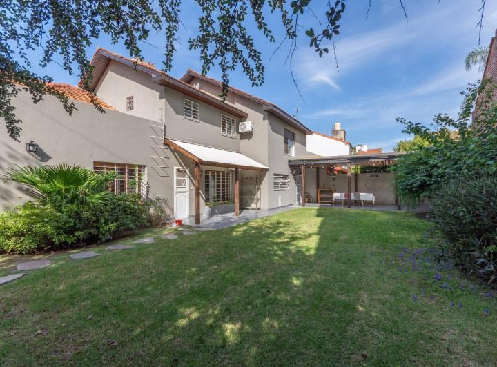 Casa · 318m² · 7 Ambientes · 4 Cocheras