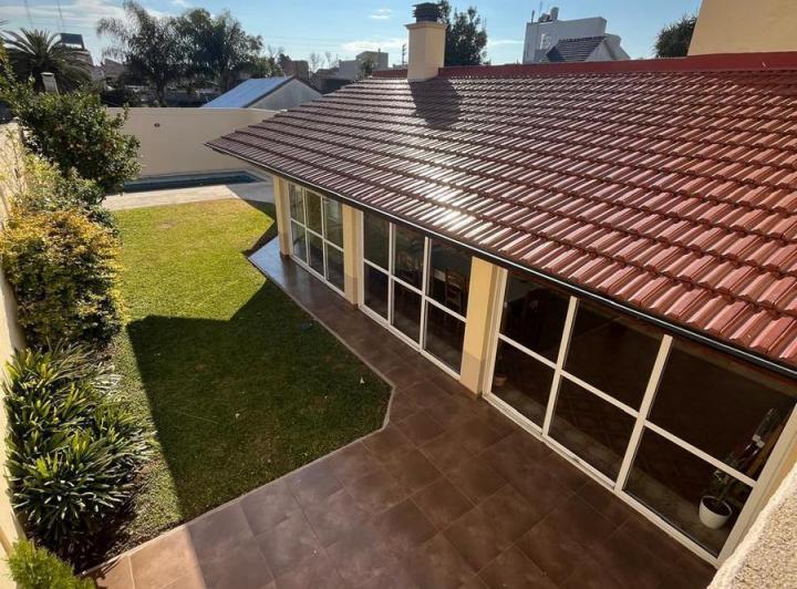 Casa · 380m² · 6 Ambientes · 3 Cocheras