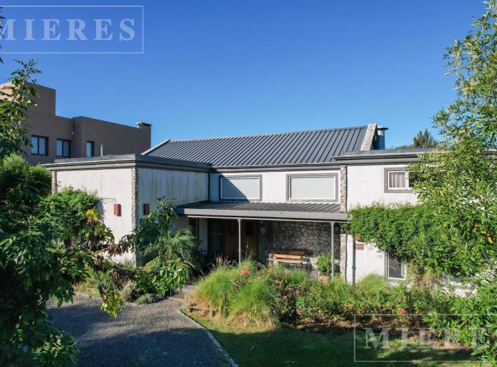 Casa · 350m² · 6 Ambientes