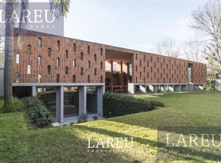 Casa · 200m² · 3 Ambientes · 2 Cocheras