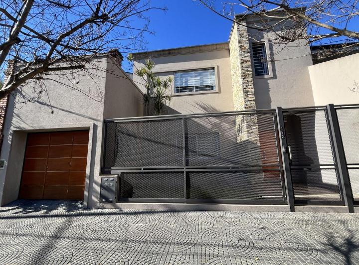Casa · 262m² · 5 Ambientes · 1 Cochera