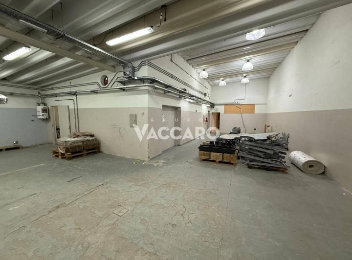 Bodega-Galpón · 667m² · 7 Ambientes · 2 Cocheras