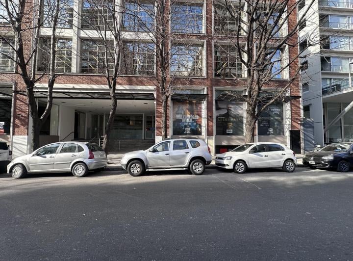 Local comercial · 683m²
