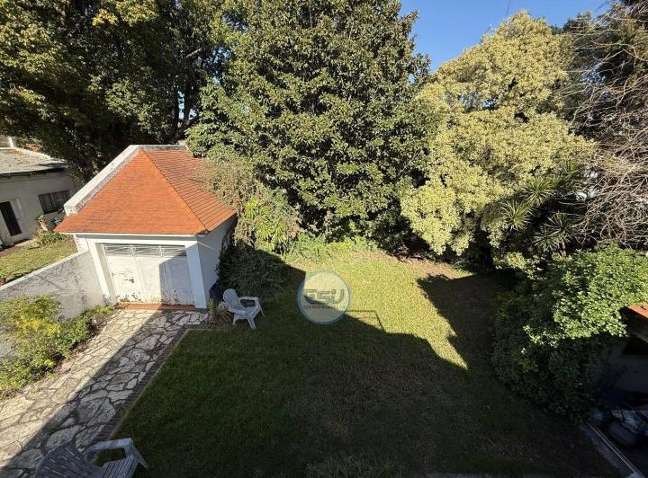 Casa · 230m² · 6 Ambientes · 1 Cochera