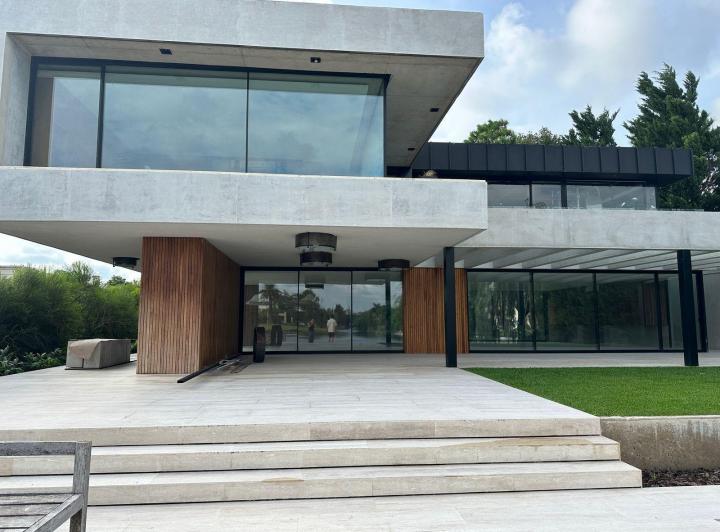 Casa · 700m² · 6 Ambientes