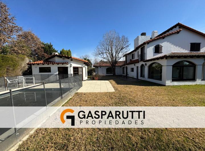 Casa · 280m² · 4 Ambientes · 6 Cocheras