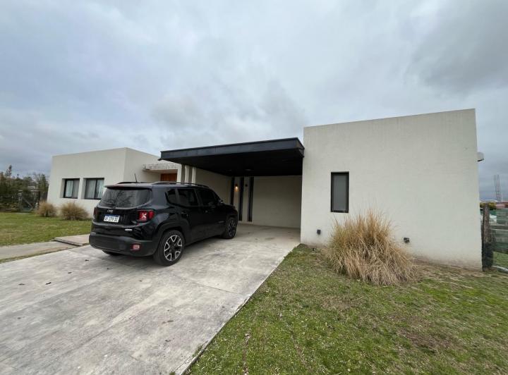 Casa · 203m² · 4 Ambientes · 2 Cocheras