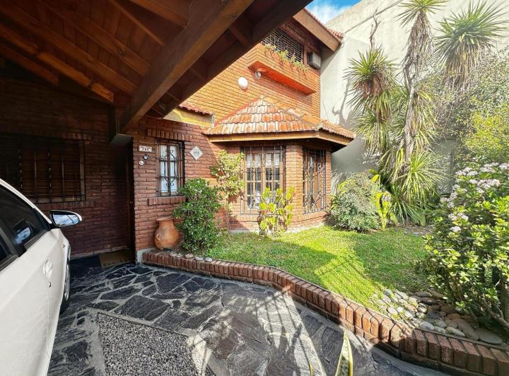 Casa · 280m² · 6 Ambientes · 1 Cochera