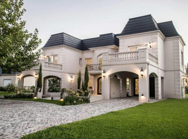 Casa · 360m² · 5 Ambientes · 1 Cochera