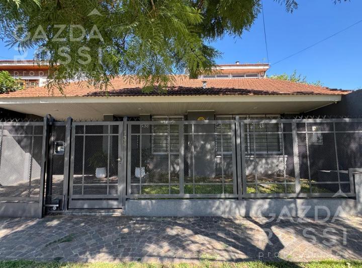 Casa · 232m² · 5 Ambientes · 2 Cocheras