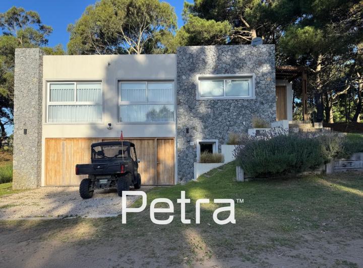 Casa · 237m² · 5 Ambientes · 2 Cocheras