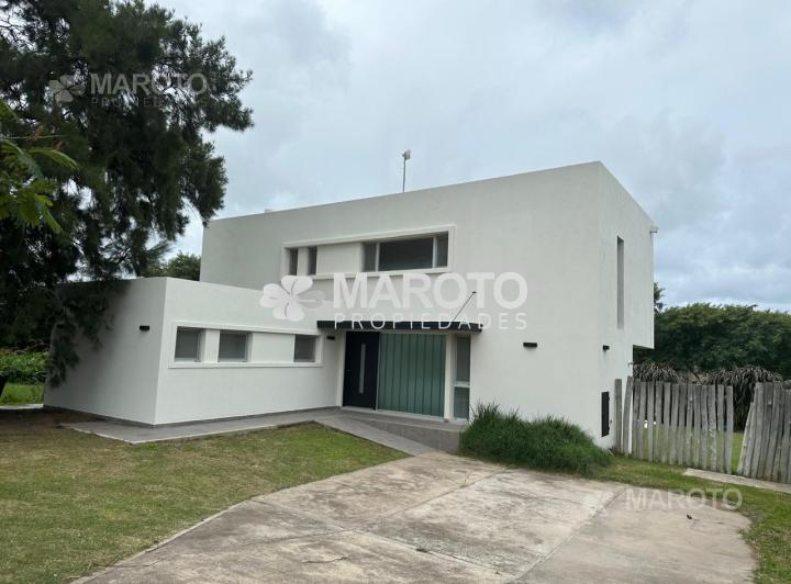 Casa · 200m² · 5 Ambientes · 2 Cocheras