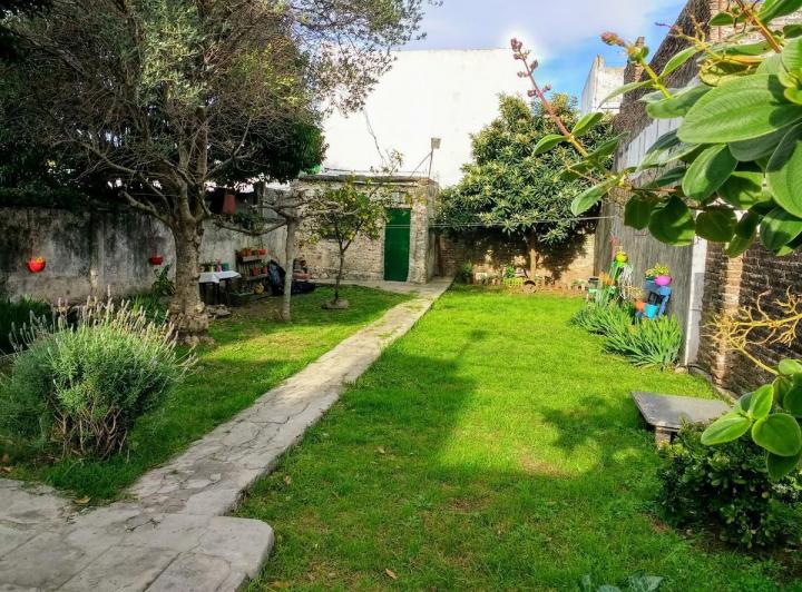 Casa · 80m² · 3 Ambientes · 2 Cocheras