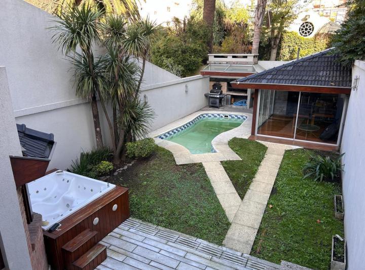 Casa · 281m² · 6 Ambientes · 1 Cochera