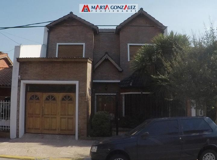 Casa · 270m² · 5 Ambientes · 4 Cocheras
