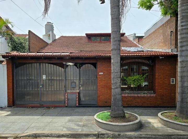 Casa · 233m² · 4 Ambientes · 2 Cocheras
