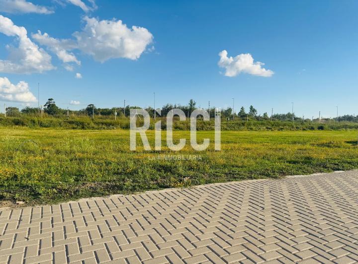 Terreno · 600m²