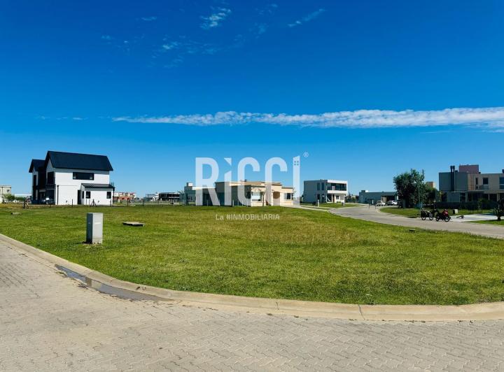 Terreno · 883m²