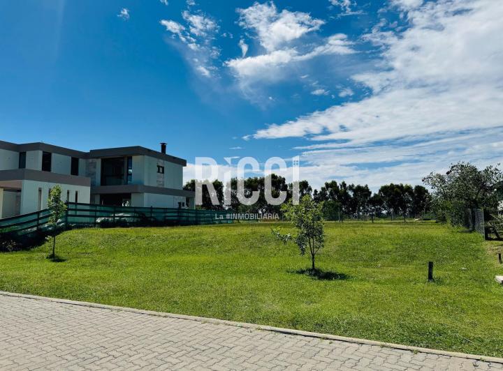 Terreno · 699m²