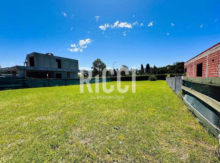 Terreno · 700m²