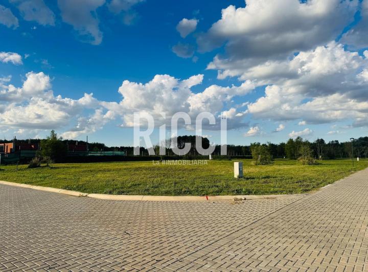 Terreno · 840m²