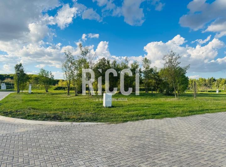 Terreno · 865m²