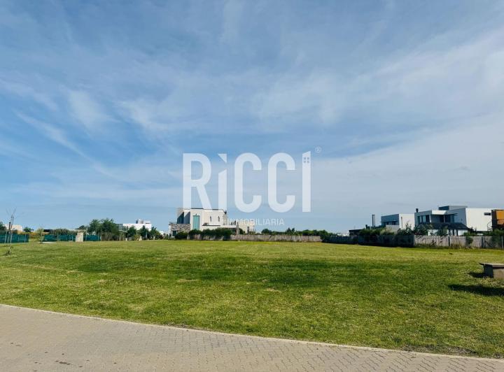 Terreno · 702m²