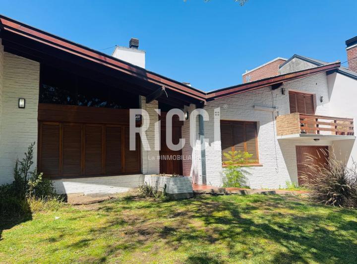 Casa · 208m² · 6 Ambientes · 1 Cochera