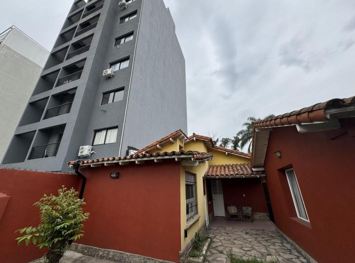 Casa · 180m² · 5 Ambientes · 2 Cocheras