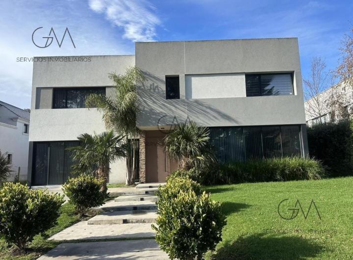 Casa · 350m² · 6 Ambientes