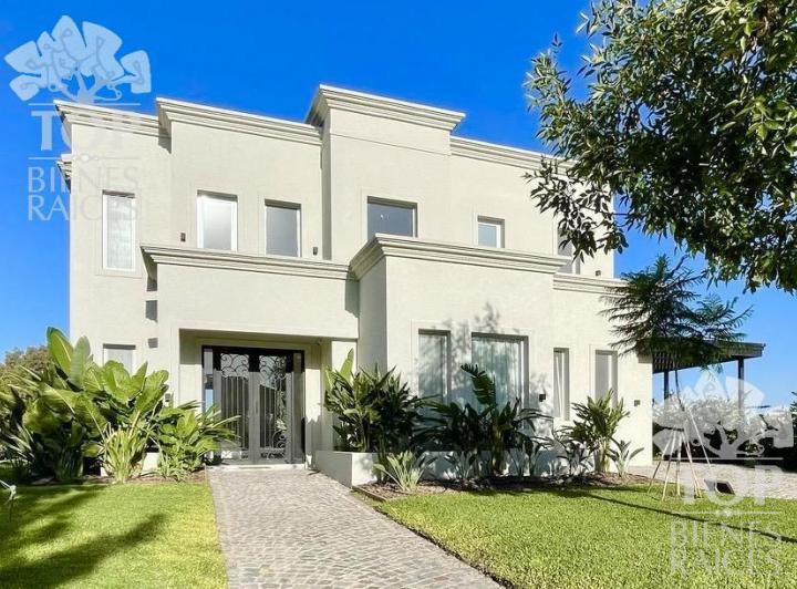 Casa · 225m² · 6 Ambientes · 2 Cocheras