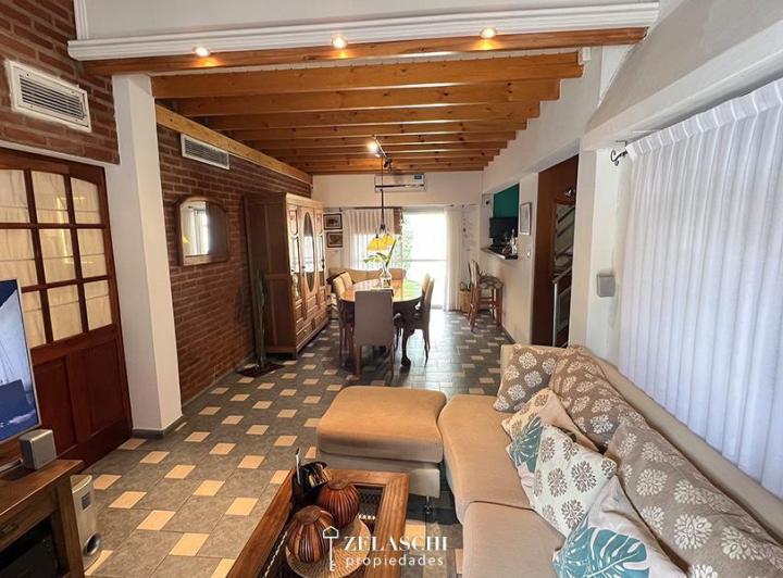 Casa · 111m² · 5 Ambientes · 1 Cochera