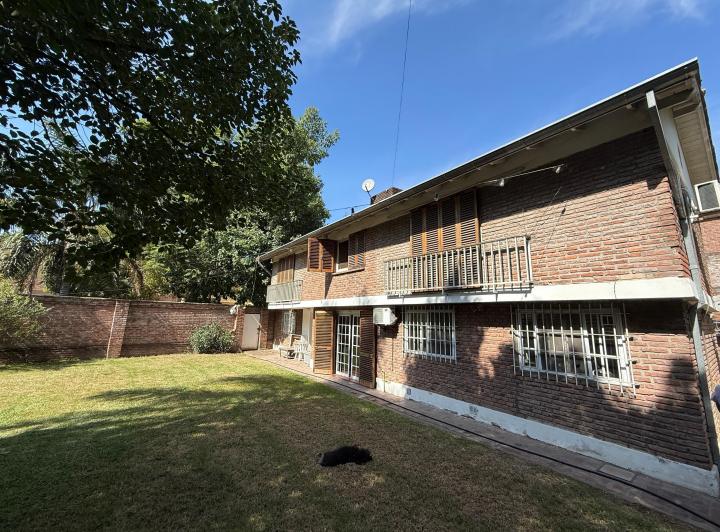 Casa · 354m² · 5 Ambientes · 2 Cocheras
