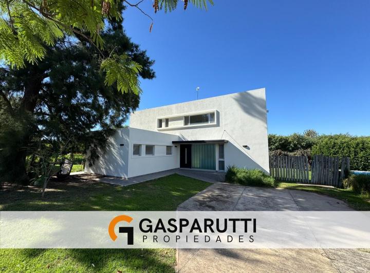 Casa · 228m² · 4 Ambientes · 4 Cocheras