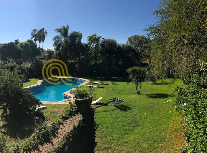 Casa · 412m² · 5 Ambientes · 2 Cocheras