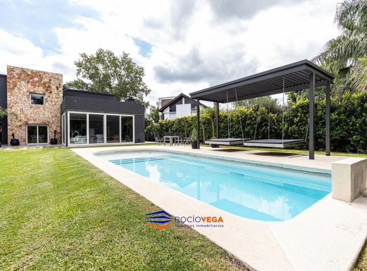 Casa · 370m² · 7 Ambientes · 2 Cocheras