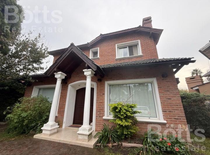 Casa · 150m² · 6 Ambientes · 3 Cocheras