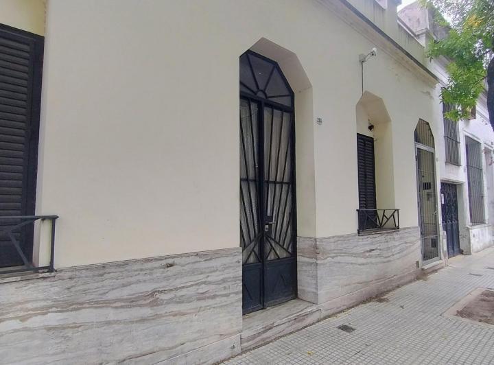 Casa · 180m² · 8 Ambientes