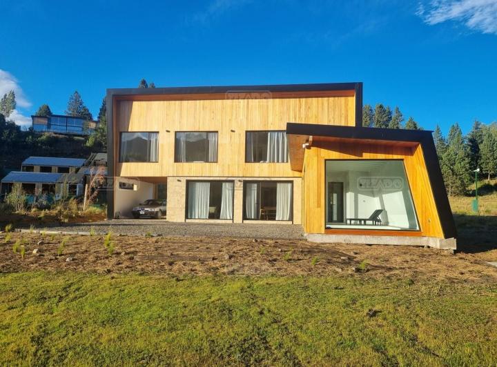 Casa · 256m² · 5 Ambientes · 1 Cochera