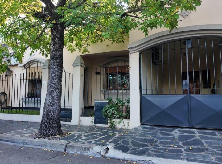 Casa · 169m² · 4 Ambientes · 1 Cochera