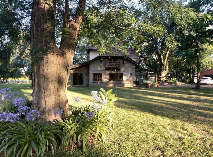 Campo · 414m² · 5 Ambientes · 2 Cocheras